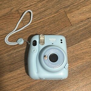 Instead Mini 11 FujiFilm Sky Blue Instant Camera